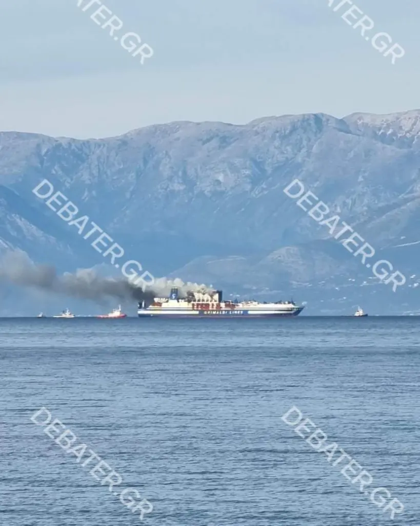 Η στιγμή που οι έντρομοι επιβάτες του Euroferry Olympia παλεύουν να φύγουν από το πλοίο – Βίντεο ντοκουμέντο από την εκκένωση