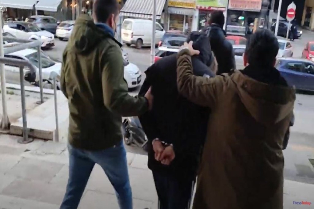 Σε εξέλιξη η απολογία του 22χρονου “Ντίνου” – Η κρίσιμη ημέρα της αναγνώρισης των χούλιγκανς (vid)