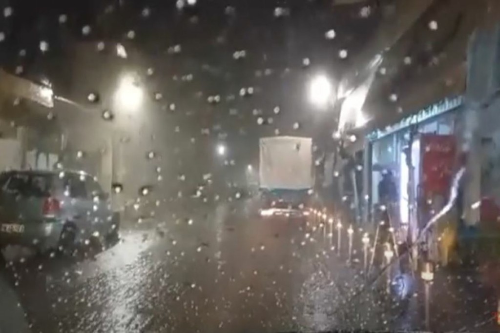 Η κακοκαιρία “χτυπά” την Κρήτη – Κεραυνός “σήκωσε” δέντρο από τη γη (pic&vid)