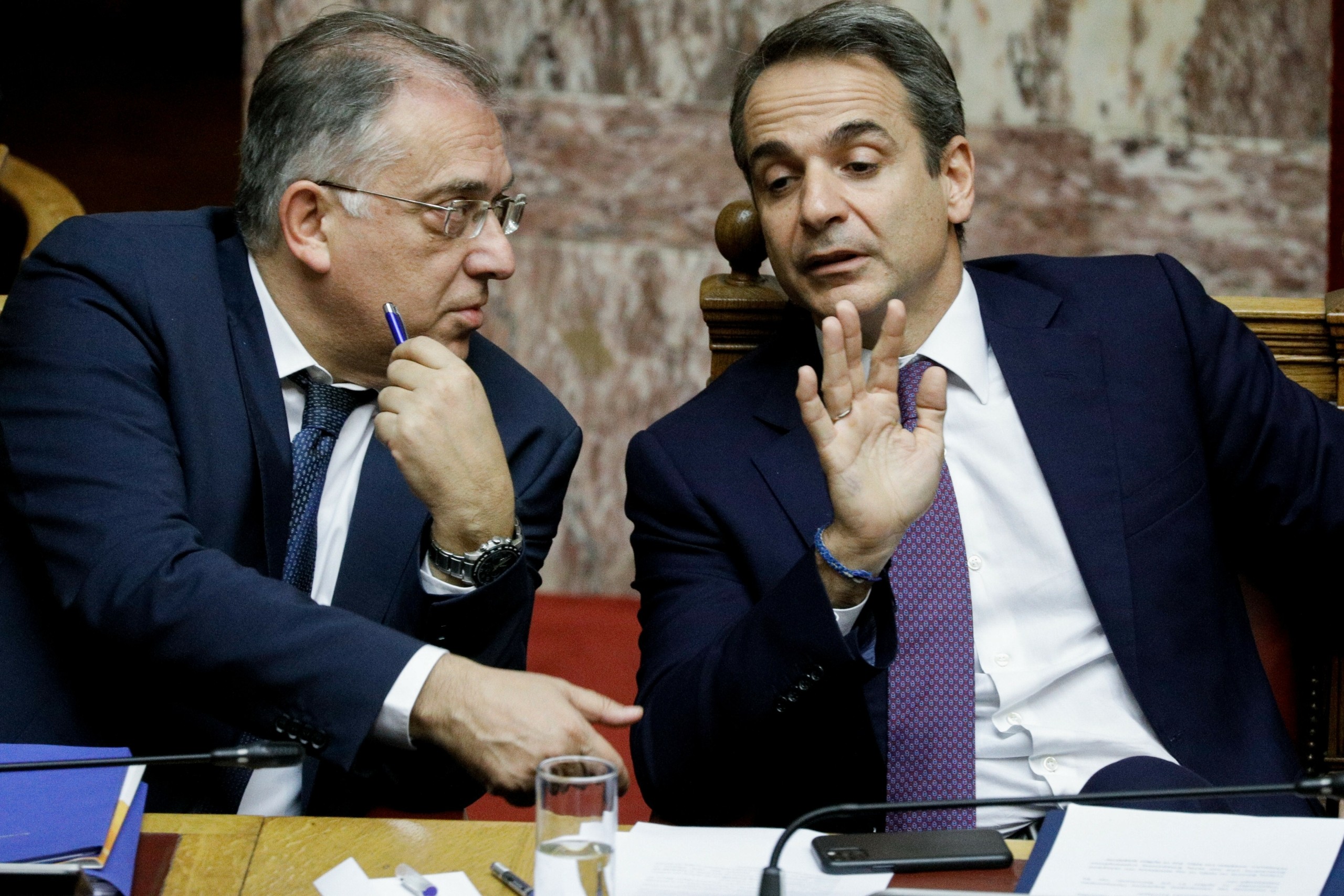 Σύσκεψη στο Μαξίμου για την οπαδική βία – Τι θα ζητήσει ο Μητσοτάκης – Ποια μέτρα εξετάζονται