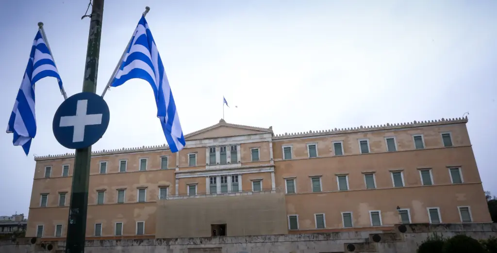 Συναγερμός στη Βουλή – Μαθήτρια προσπάθησε να μπει με μαχαίρι