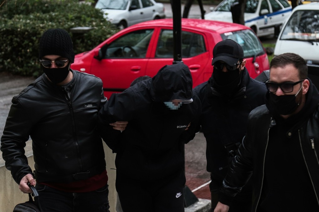 Απίστευτό περιστατικό στη Γλυφάδα – Ανήλικοι νταήδες ξυλοκόπησαν μικρά παιδιά – Κατέγραφαν με το κινητό τους τα “κατορθώματά” τους