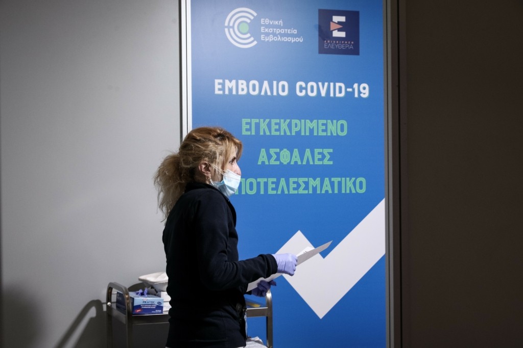 Ποιοι θεωρούνται ανεμβολίαστοι χωρίς την τρίτη δόση – Διευκρινίσεις Γεωργαντά