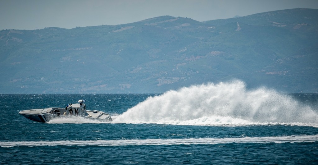 Σοβαρό επεισόδιο στις Οινούσσες – Τουρκικό αλιευτικό πήγε να εμβολίσει σκάφος του Λιμενικού