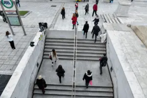 28η Οκτωβρίου: Κλείνει το Σύνταγμα στις 08:00 – Αλλαγές σε Μετρό, τραμ και λεωφορεία, ποιοι δρόμοι κλείνουν