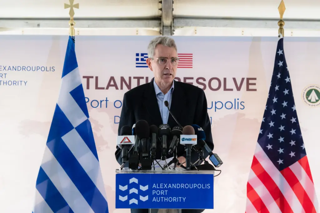 Ο Αμερικανός πρέσβης “μαλώνει” την Τουρκία – “Δεν αμφισβητείται η κυριαρχία των ελληνικών νησιών”