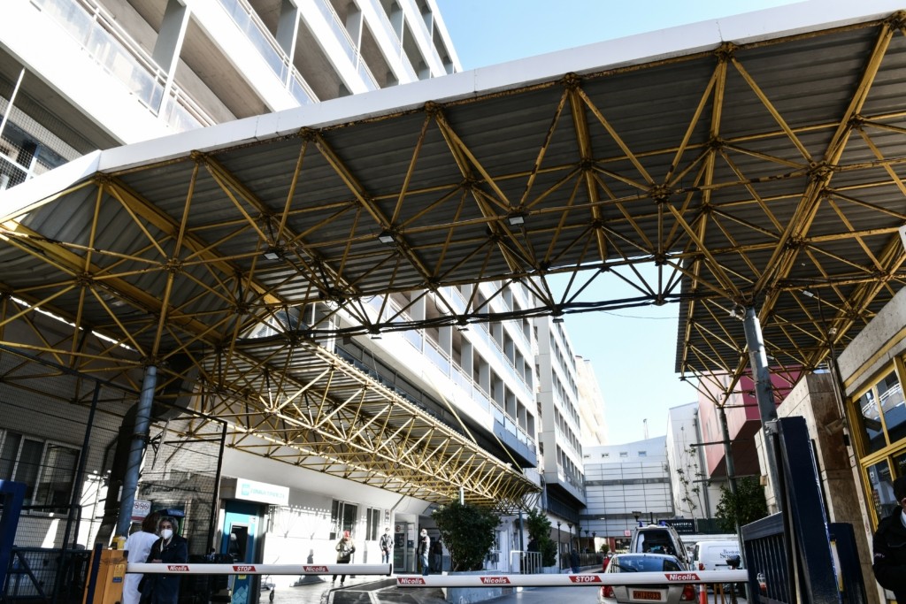 Ιδιώτες γιατρούς και στο ΕΣΥ εξετάζει η κυβέρνηση – Τι θα γίνει με τους ανεμβολίαστους υγειονομικούς (vid)