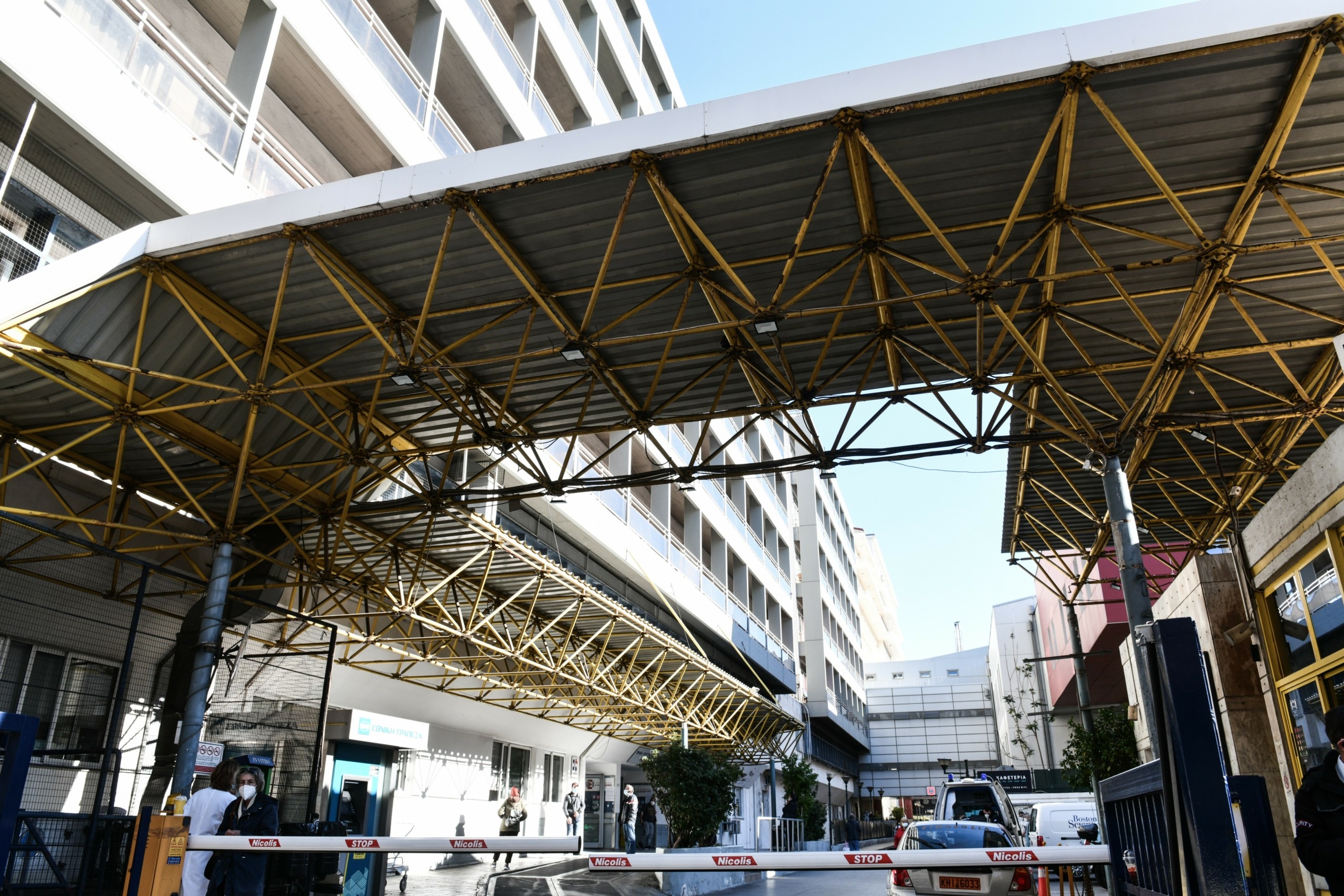 Ιδιώτες γιατρούς και στο ΕΣΥ εξετάζει η κυβέρνηση – Τι θα γίνει με τους ανεμβολίαστους υγειονομικούς (vid)