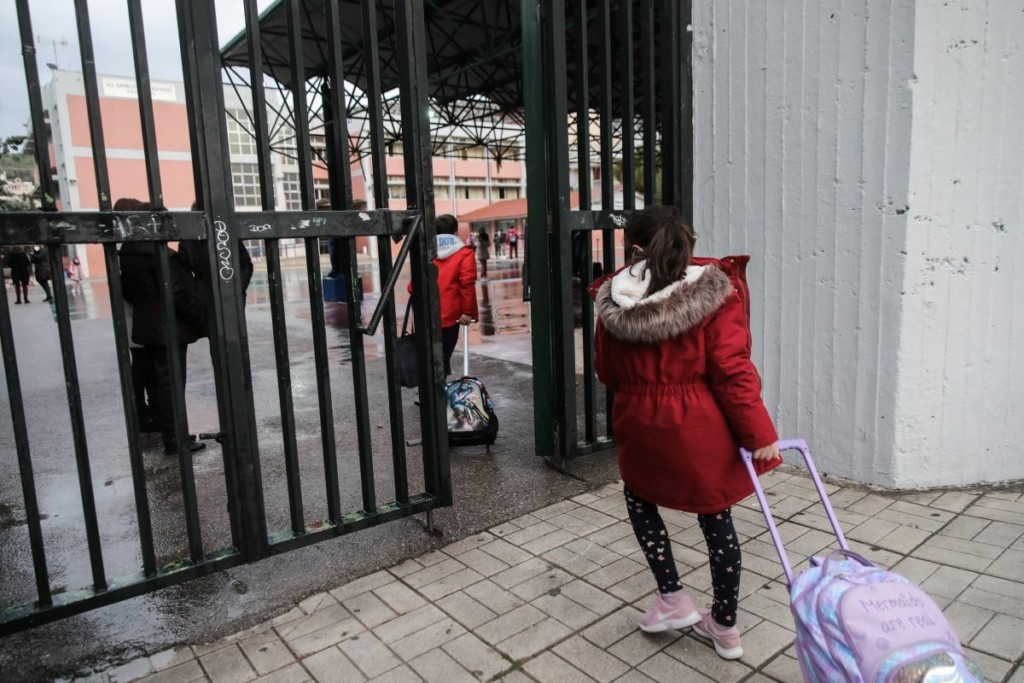 Δεν έστελνε το παιδί της σχολείο γιατί φοβόταν τον κορονοϊό – Το δικαστήριο της επέβαλε ποινή φυλάκισης