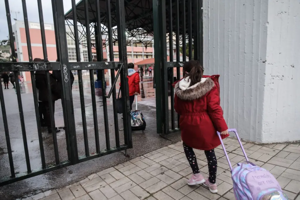 Δεν έστελνε το παιδί της σχολείο γιατί φοβόταν τον κορονοϊό – Το δικαστήριο της επέβαλε ποινή φυλάκισης