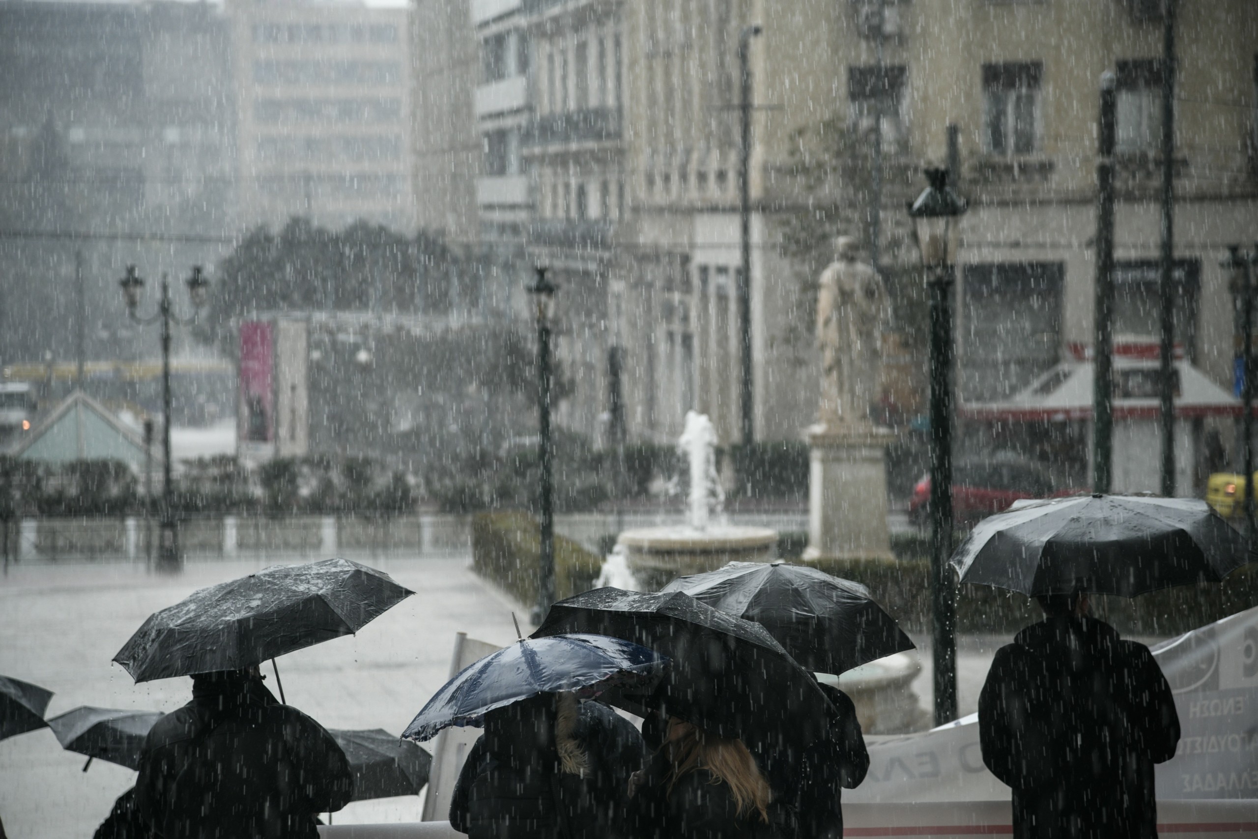 Έρχεται η κακοκαιρία Μπιάνκα – Επιδείνωση του καιρού από το απόγευμα με βροχές και χιόνια