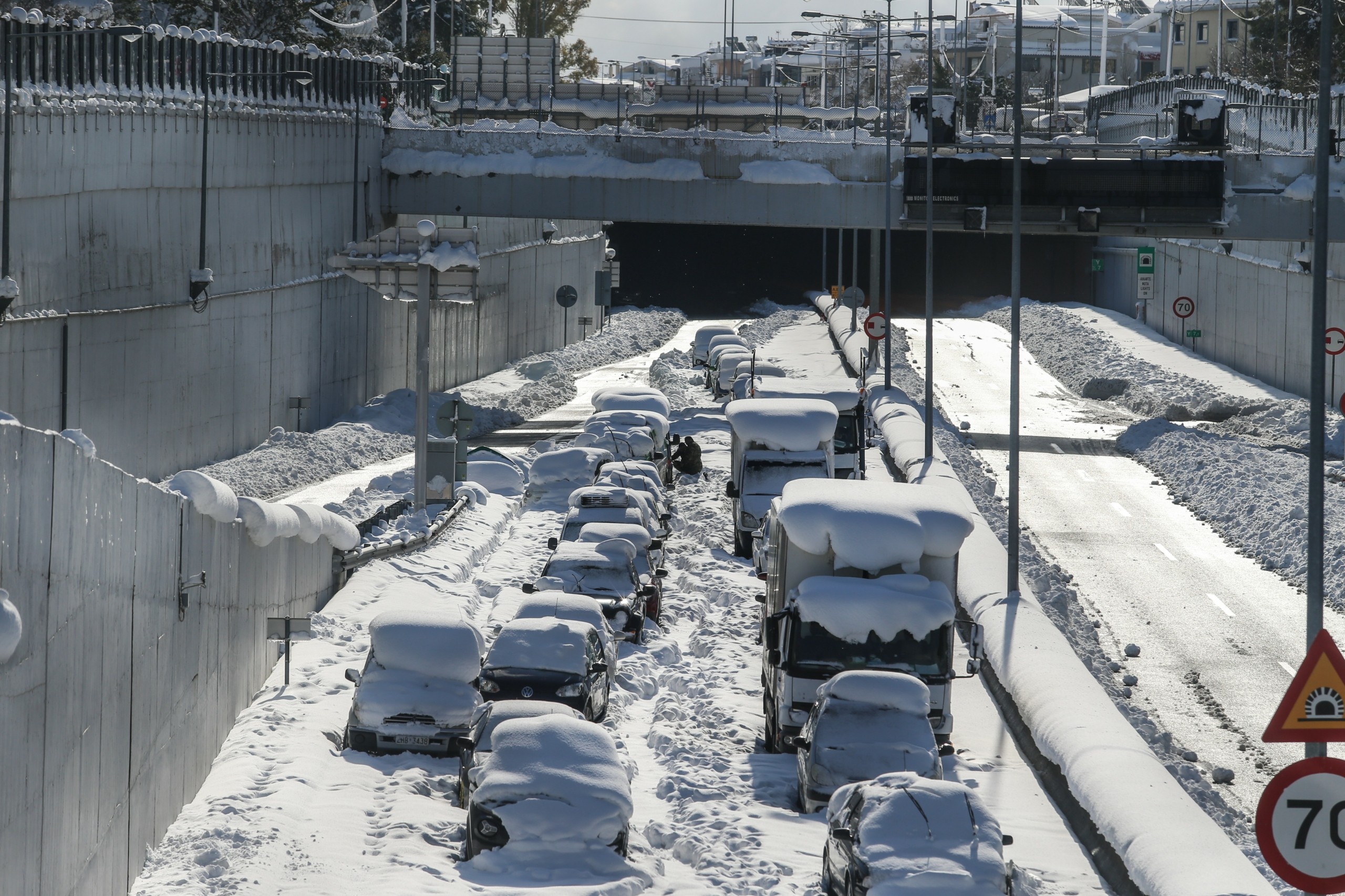 “Καμπάνα” 2 εκατομμυρίων ευρώ στην Αττική Οδό για το φιάσκο με τους εγκλωβισμένους οδηγούς