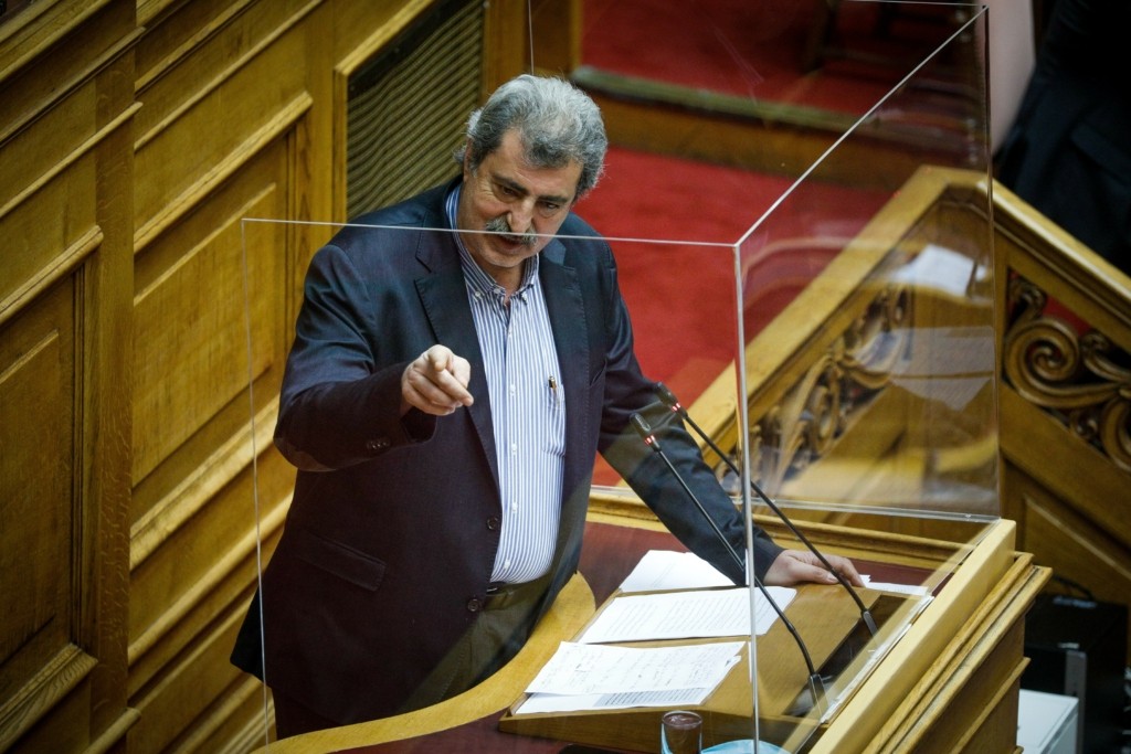 Ο κακός χαμός στη Βουλή με Πολάκη – “Πλεύρη, βρες μια τρύπα να κρυφτείς…”