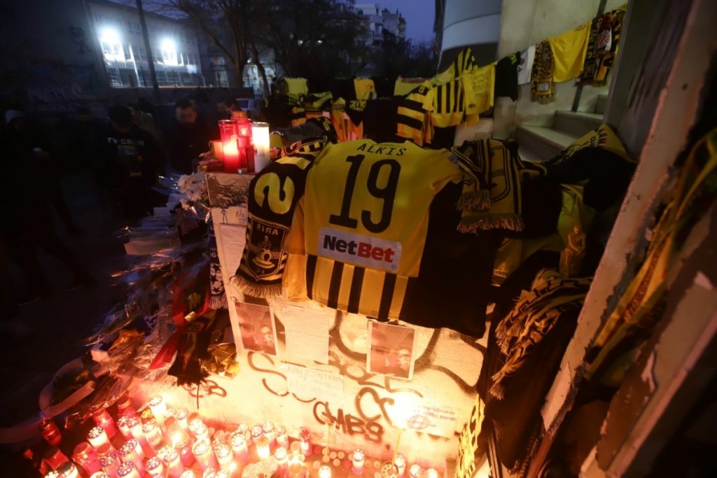 Το συγκλονιστικό σκίτσο του Παναιτωλικού για τη δολοφονία του Άλκη – Ο Τίτορμος τον κρατά στα χέρια και σπαράζει (pic)
