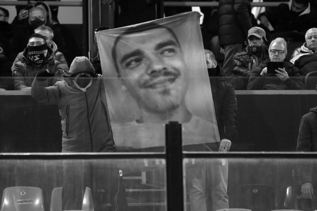 Νέα στοιχεία για τη δολοφονία του Άλκη – Ποιοι τον μαχαίρωσαν, τους “πρόδωσαν” τα αποτυπώματα στο δρεπάνι