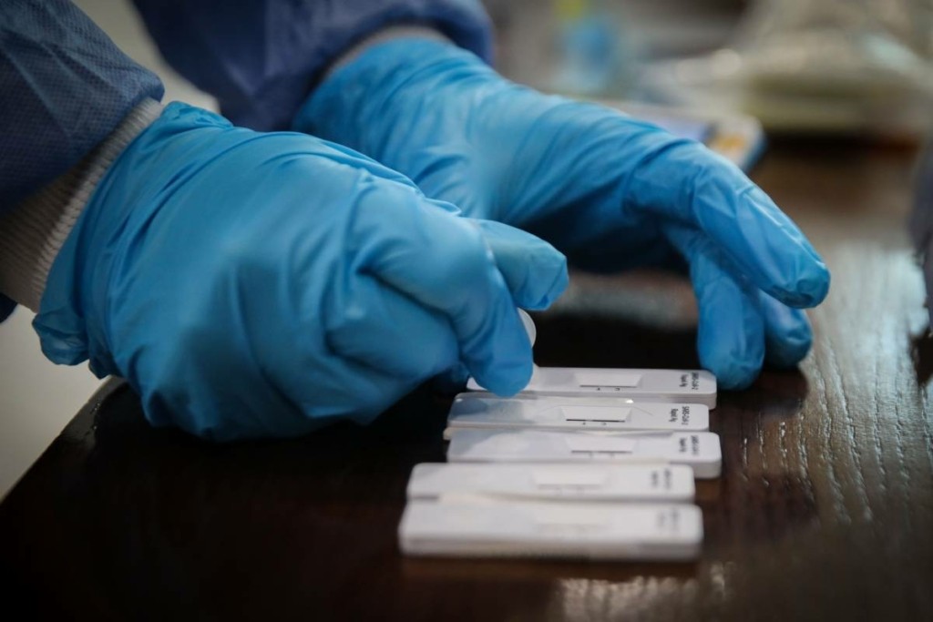 Προσοχή: Ο ΕΟΦ ανακαλεί rapid test για κορονοϊό και γρίπη