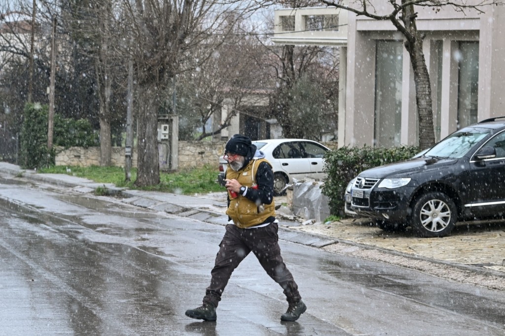 Χειμωνιάτικο το σκηνικό του καιρού τη Δευτέρα – Βροχές και χιόνια στα ορεινά