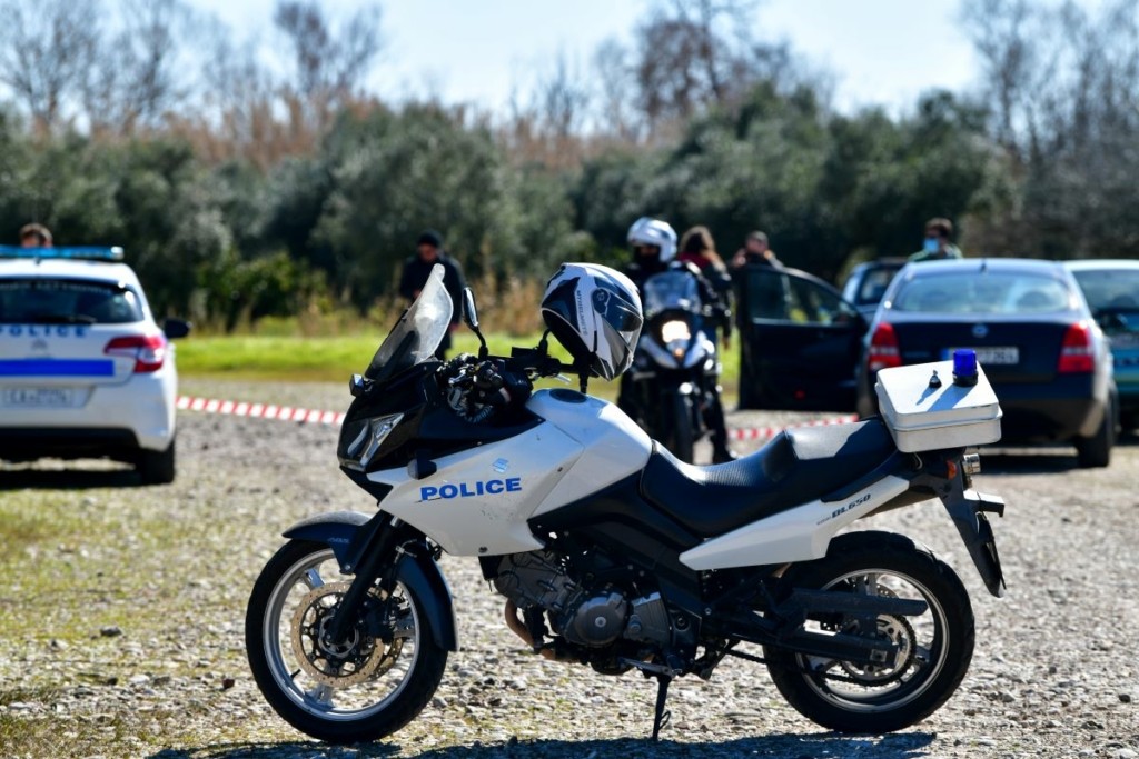 Τον ξυλοκόπησαν και τον άφησαν αιμόφυρτο στη Χαλκίδα γιατί υποστήριζε άλλη ομάδα – Στο δικαστήριο οι δράστες (vid)
