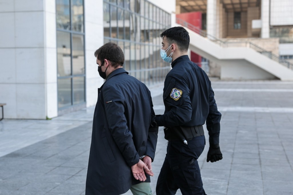 Αναβλήθηκε η δίκη του προπονητή ιστιοπλοΐας για τον βιασμό της 11χρονης –  “Κάθε φορά που έρχομαι υφίσταμαι νέο βιασμό”