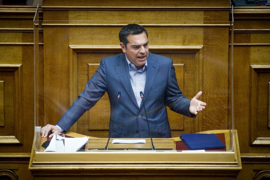 Τσίπρας στη Βουλή – “Στηρίζουμε τον εξοπλισμό της χώρας, δεν δίνουμε λευκή επιταγή”