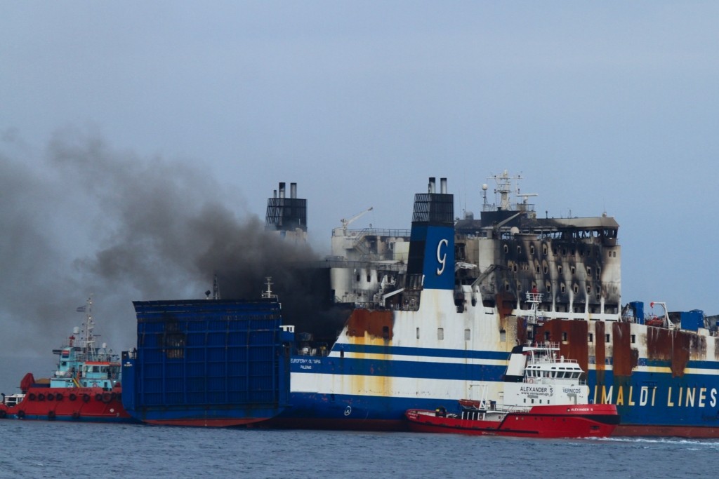 Ελπίδες για τους αγνοούμενους στο Euroferry Olympia – Η κραυγή αγωνίας των συγγενών – “Είναι ζωντανός σας λέω, κάντε ό,τι μπορείτε”