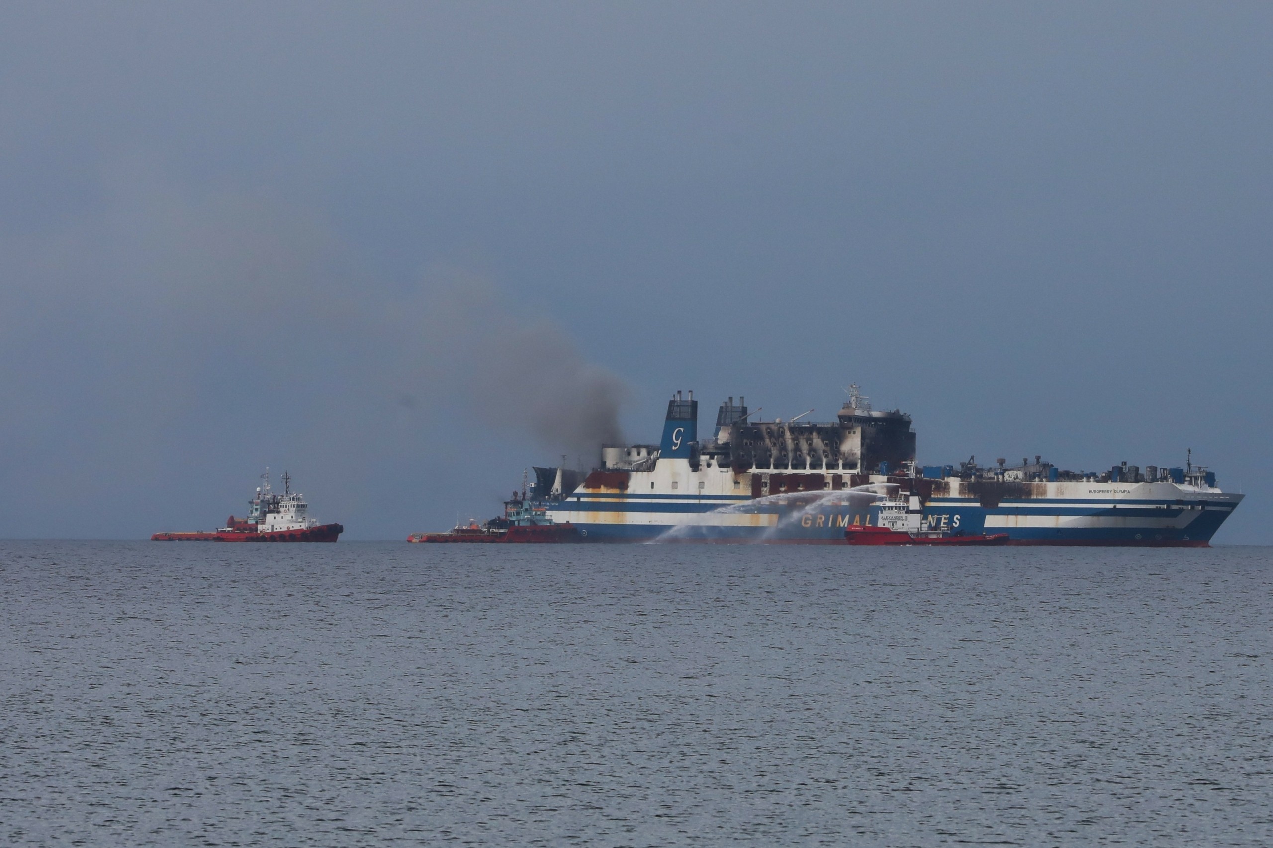Καταγγελίες-“φωτιά” για τις συνθήκες στο Euroferry Olympia – “Παραβάτες όσοι έμειναν στο γκαράζ” απαντά η εταιρεία