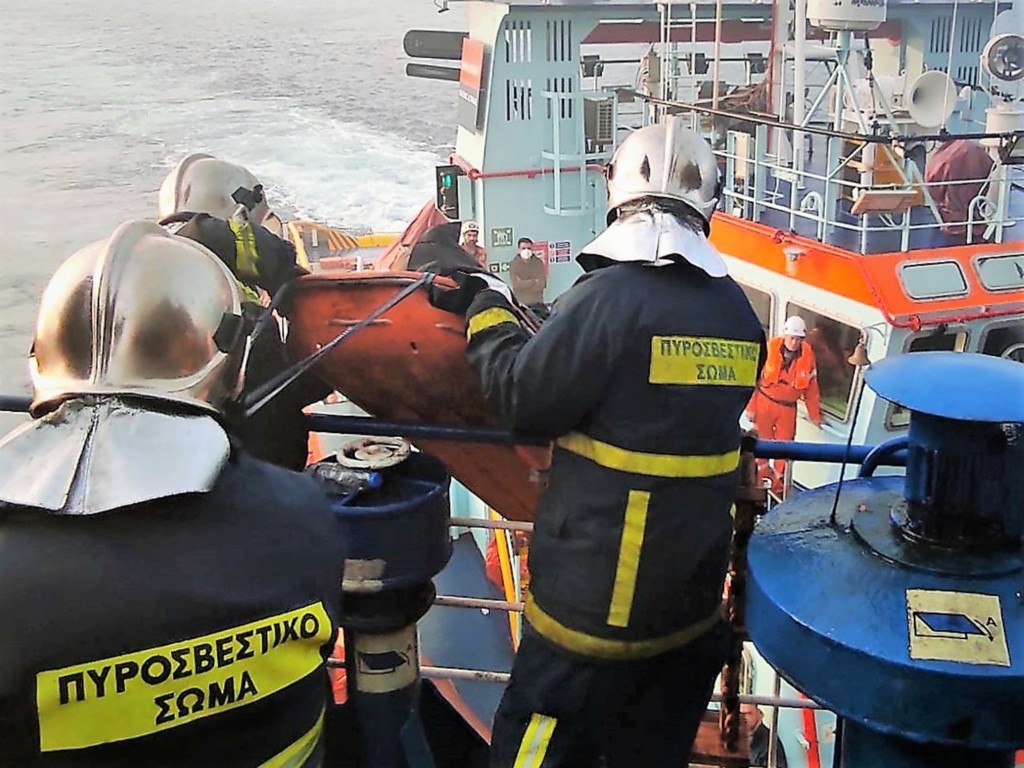Ψάχνουν ακόμα τρεις οδηγούς στο κουφάρι του Euroferry Olympia (vids)