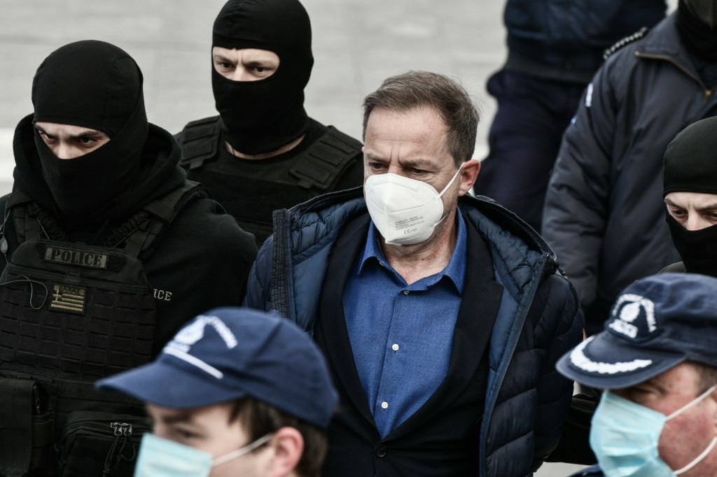 “Τέρας! Να σαπίσεις στη φυλακή”, φώναζαν στον Λιγνάδη – Διακόπηκε ξανά η δίκη (vid)