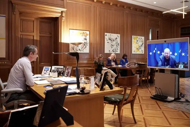 Τηλεδιάσκεψη των Ευρωπαίων ηγετών για το ουκρανικό – “Σοβαρές συνέπειες για τη Ρωσία εάν επιτεθεί” – “Βουτιά” στις αγορές