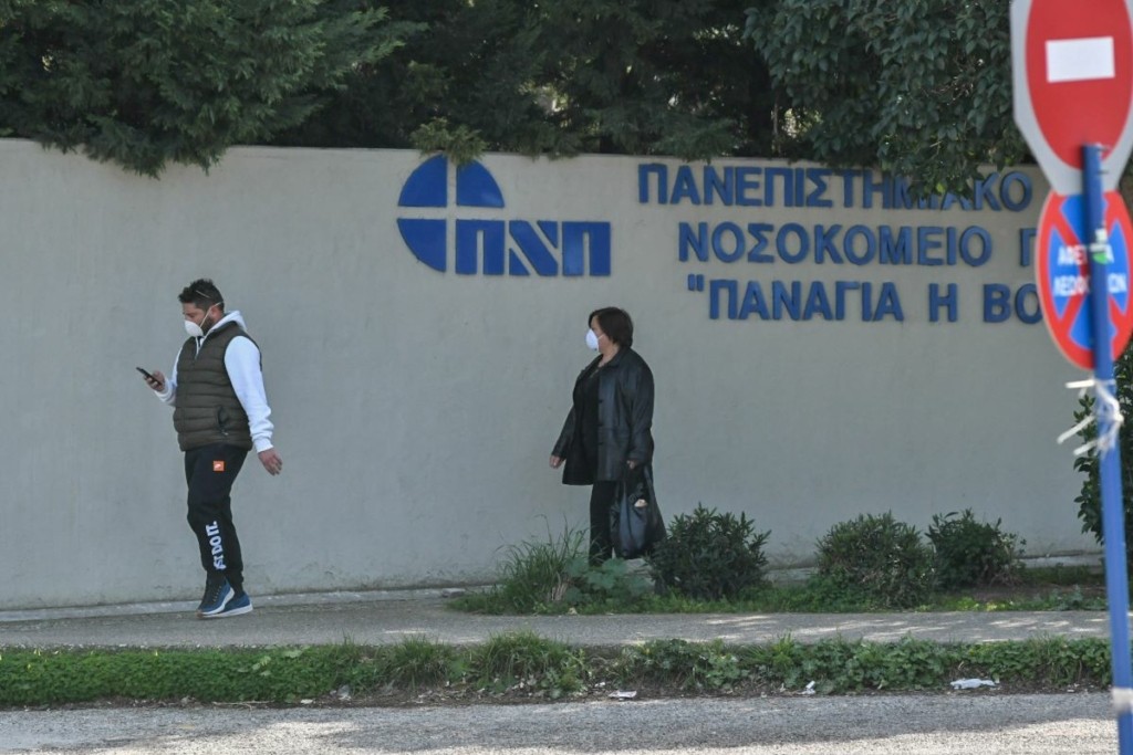 Αδέσποτα σκυλιά επιτέθηκαν σε 43 φοιτητές στην Πάτρα – Φοβούνται να πάνε στις σχολές τους (vid)