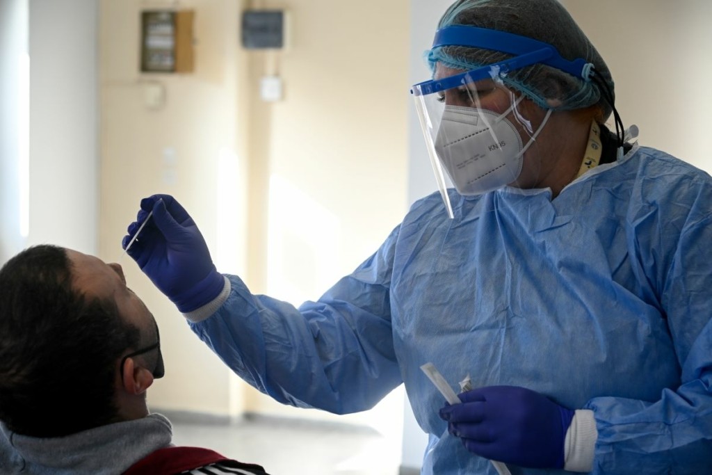 Σε αυτά τα σημεία θα γίνουν δωρεάν έλεγχοι rapid test την Τετάρτη από τον ΕΟΔΥ