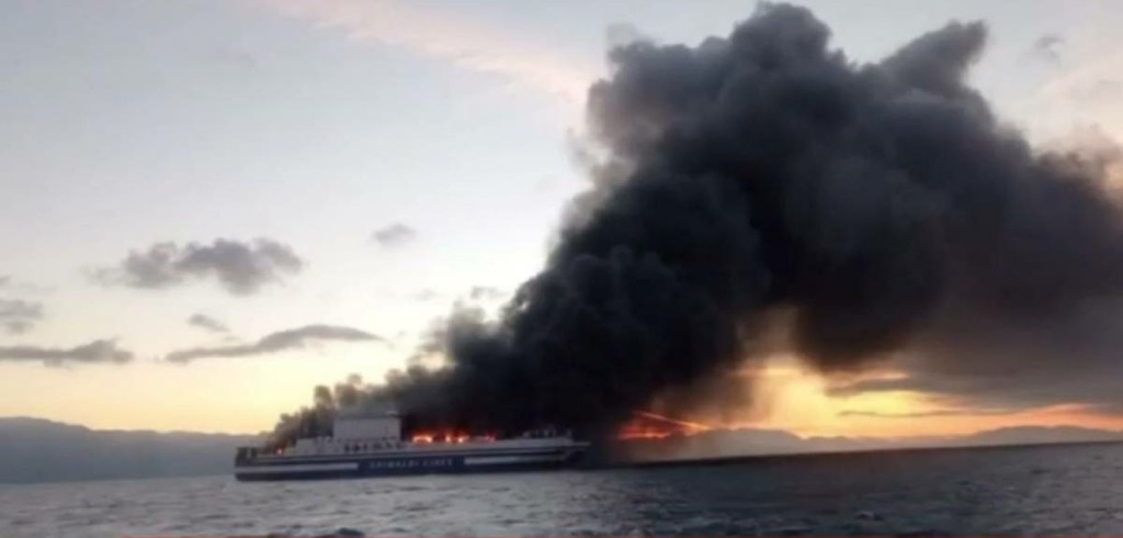 Στον Εισαγγελέα ο πλοίαρχος του Euroferry Olympia – Παλεύουν να μην βυθιστεί το πλοίο – Η θερμοκρασία φτάνει τους 500 βαθμούς