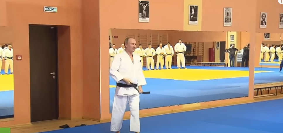 “Καρατόμησαν” τον Πούτιν από επίτιμο πρόεδρο στη Διεθνή Ομοσπονδία Τζούντο