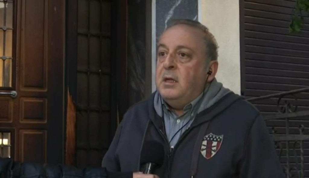Σοκαρισμένος ο Καμπουράκης από την επίθεση με γκαζάκια στο σπίτι του – “Αν περνούσε κάποιος, θα είχε καεί” (vid)