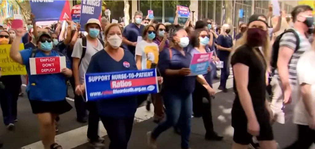 Βγήκαν στους δρόμους οι νοσοκόμες στην Αυστραλία – “Είμαστε εξαντλημένες” (vid)