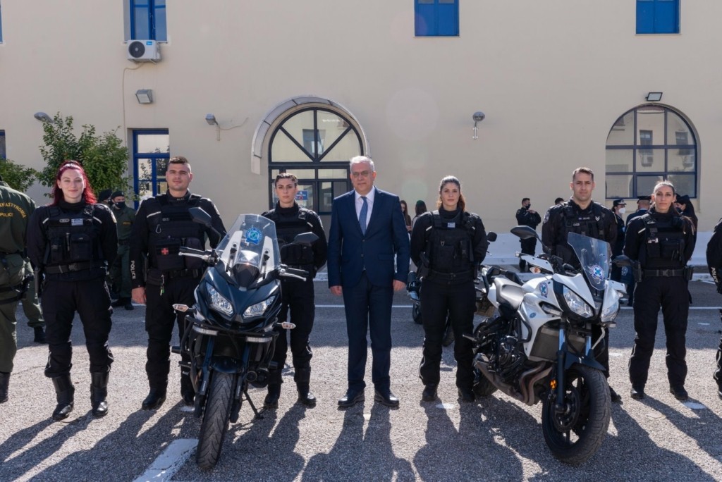 Ο Τάκης Θεοδωρικάκος επιβράβευσε την κοινωνική προσφορά των Ελλήνων αστυνομικών (pic)