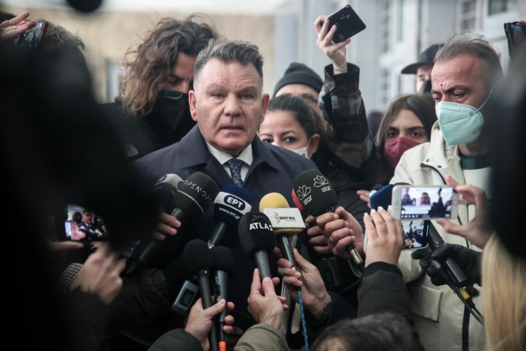 Η σοκαριστική φωτογραφία που έδειξε ο Κούγιας στους δημοσιογράφους – Πώς συνδέεται με την υπόθεση του Άλκη (vid)