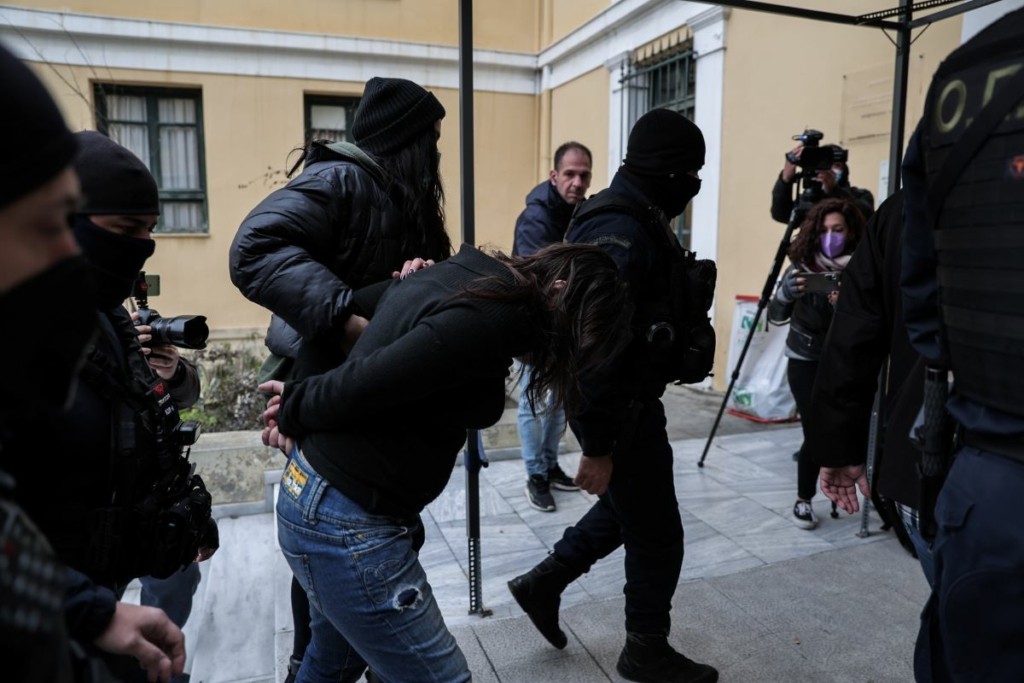 Φρικιαστικές αποκαλύψεις από την 29χρονη για  τη δολοφονία στην Κυψέλη – Ο Πολωνός πίεζε τα δαχτυλάκια του 7χρονου με τανάλια (vid)
