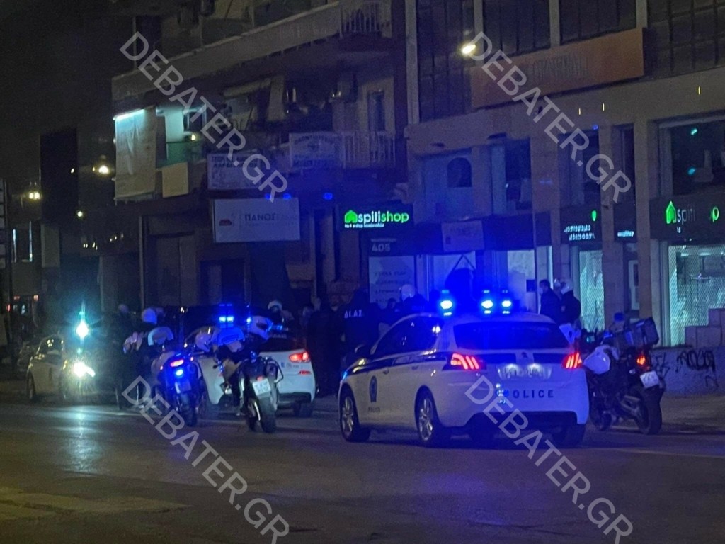 “Ντου” του Ρουβίκωνα με βαριοπούλες στα γραφεία της Αττικής Οδού – Οχτώ συλλήψεις (pics&vid)