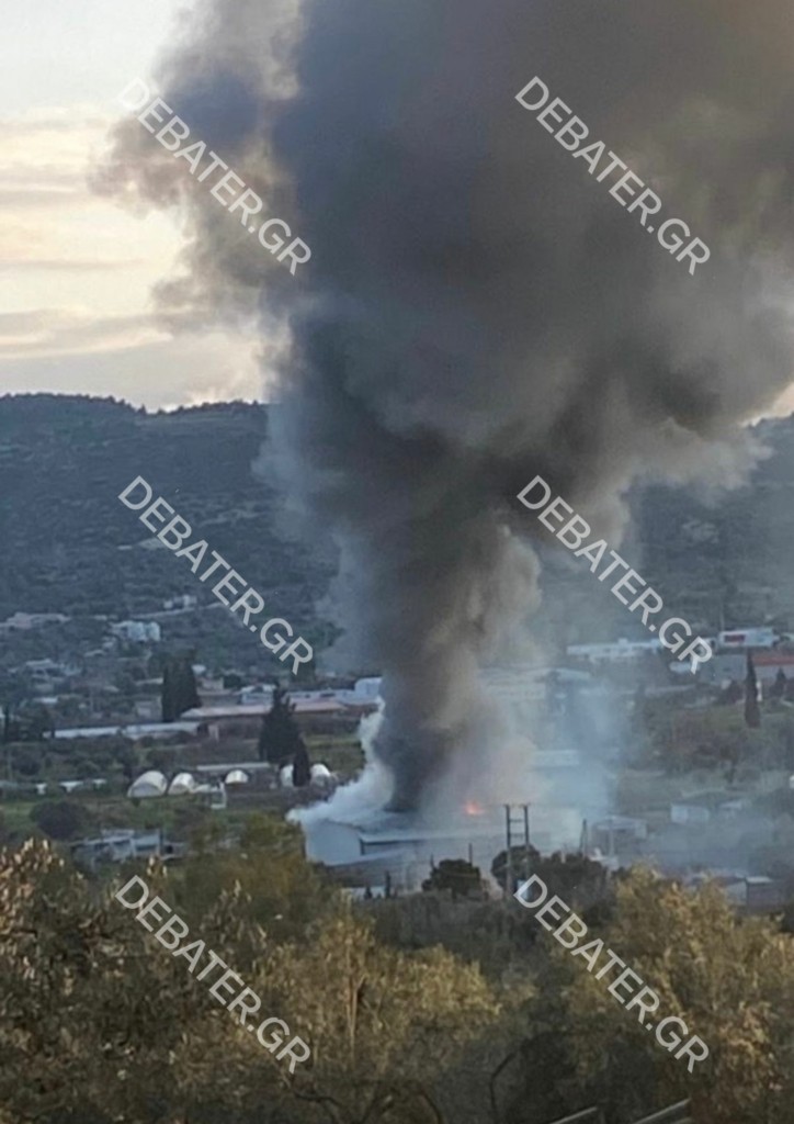 Φωτιά ΤΩΡΑ σε αποθήκη με ζωοτροφές στο Κορωπί – Καίγεται ένα κτίριο από άκρη σε άκρη (vid)