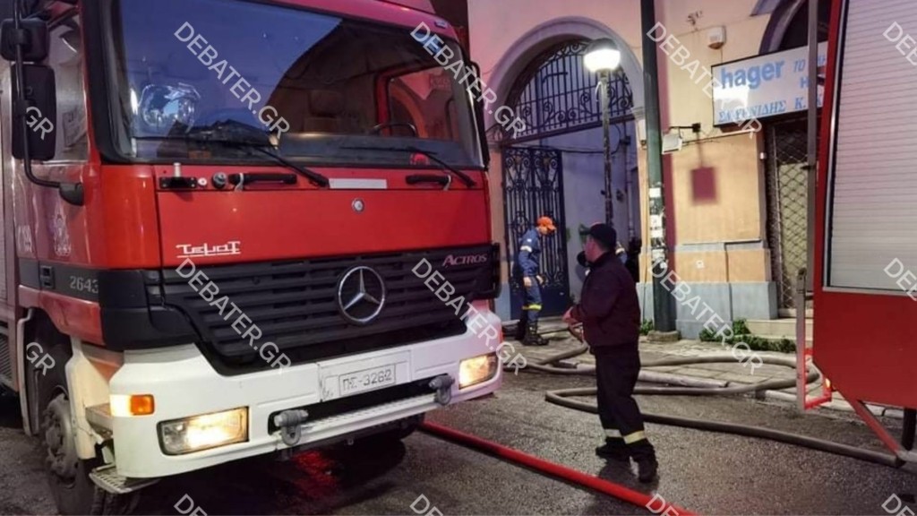 Νεκρός 64χρονος από τη φωτιά σε κατάστημα στον Πειραιά (pic&vid)