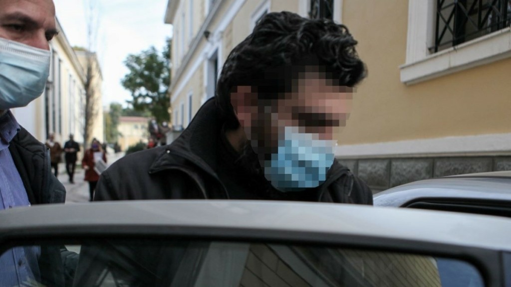 Μαζί με Λιγνάδη και Φιλιππίδη στη φυλακή σάτυρος ιερέας από τα Κάτω Πατήσια (vid)