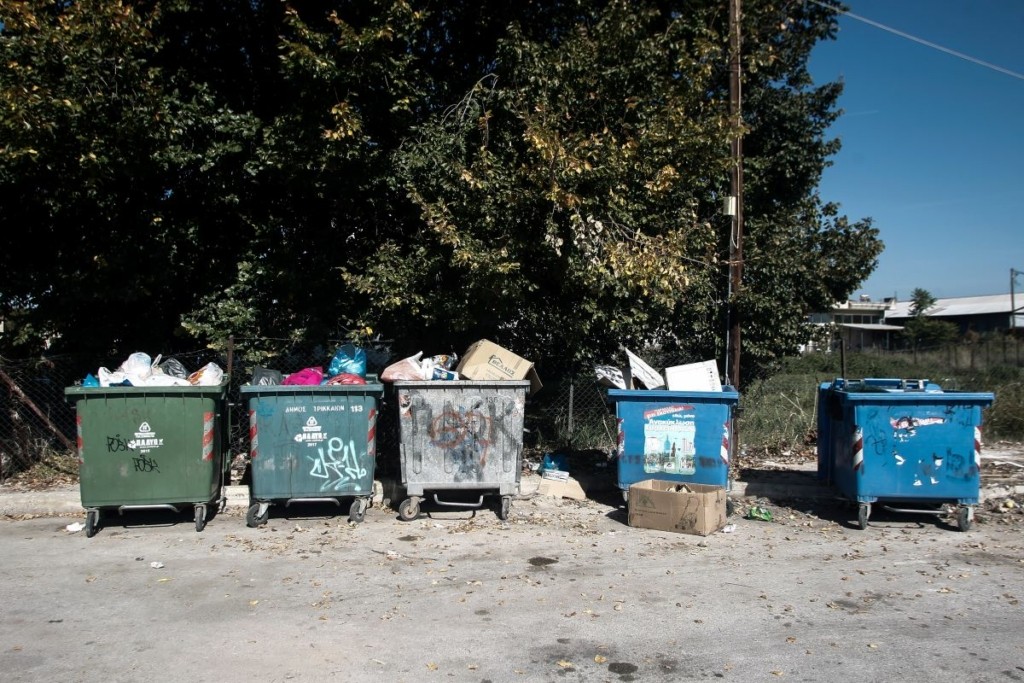 Σοκαριστική μαρτυρία για το νεκρό βρέφος στη Θεσσαλονίκη – “Είχε ακόμα πάνω του τον ομφάλιο λώρο και ήταν γυμνό” (pics&vid)