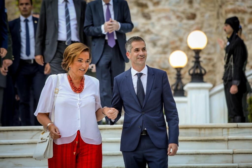 Συγκινητικό μήνυμα Μπακογιάννη για τον καρκίνο – “Η μάνα μας είναι ένας απίστευτα δυνατός άνθρωπος”