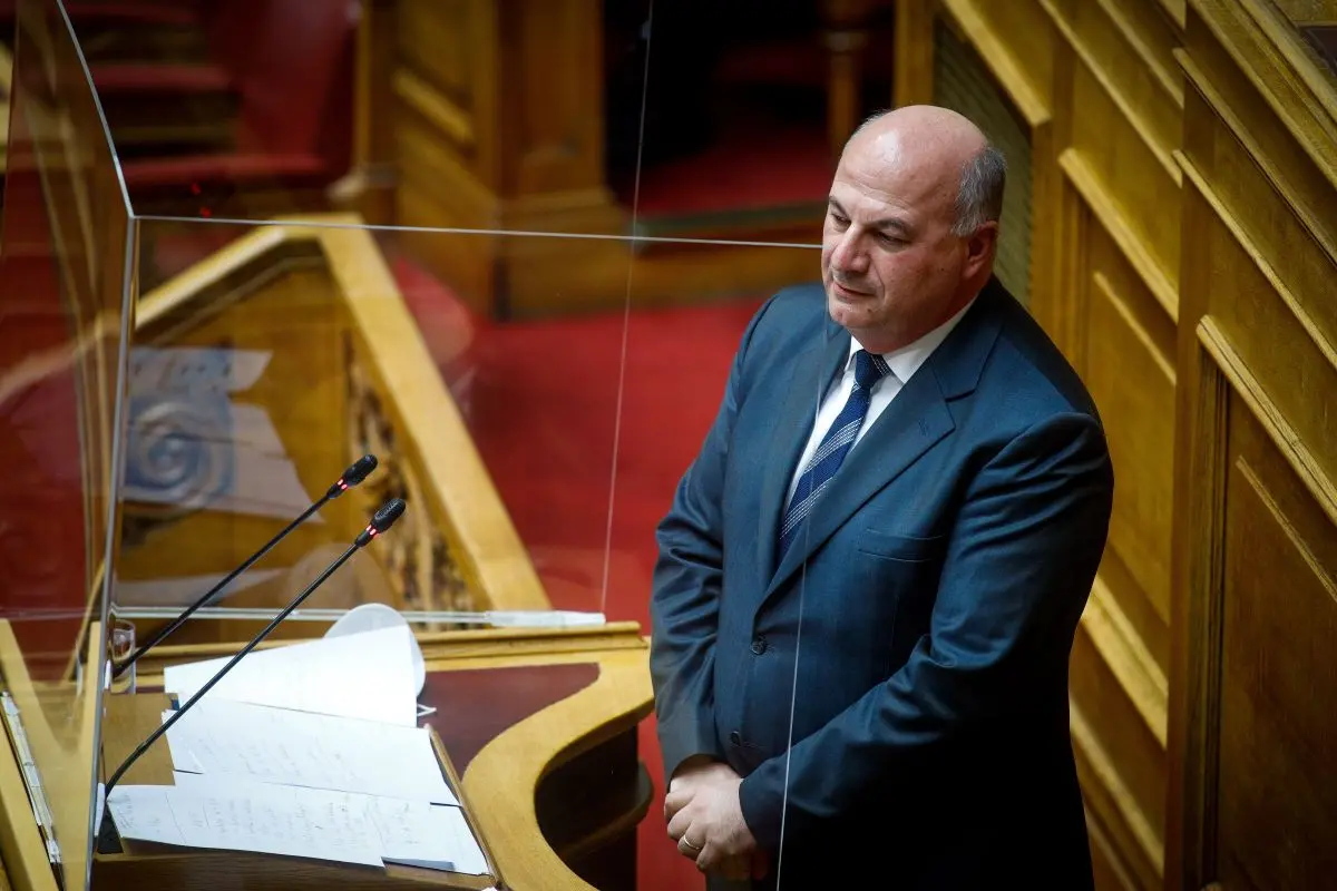 Προσπάθεια ελέγχου των συνδέσμων και “φιλτράρισμα” οπαδών προανήγγειλε ο Κώστας Τσιάρας – “Εξετάζεται αυστηροποίηση του νομικού πλαισίου” (vid)