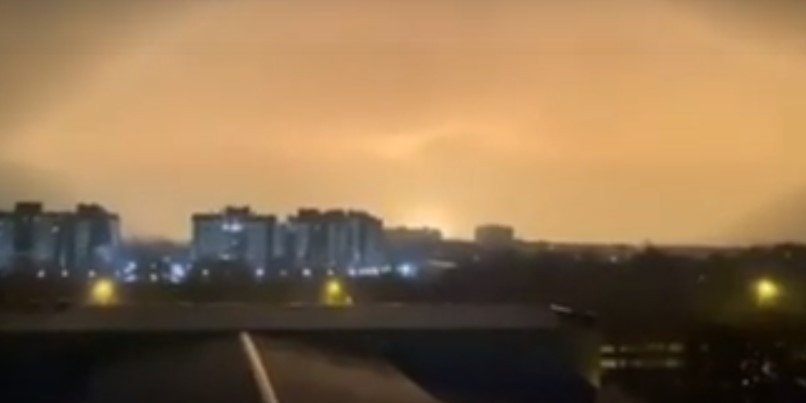 Νύχτα “τρόμου” στο Ντομπάς – Δύο εκρήξεις στο Λουχάνσκ – Εκκενώνεται το Ντόνετσκ (vids)