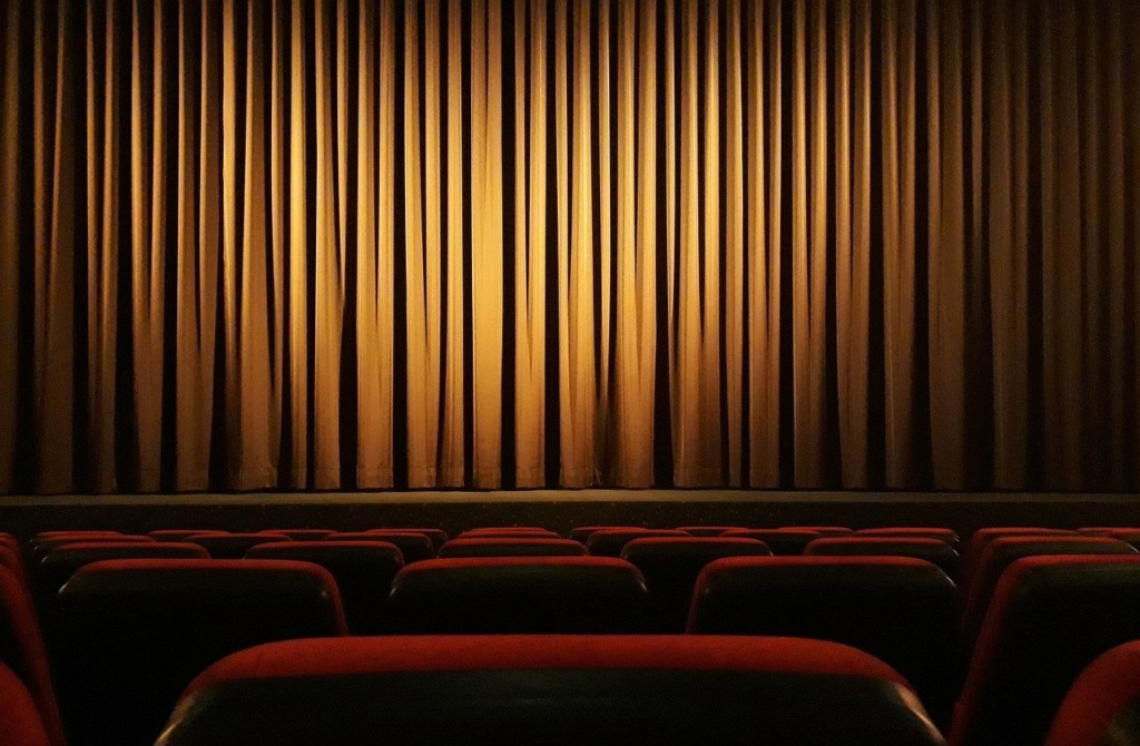 “Δεν μπορώ να δουλεύω για έναν δολοφόνο” – Ηχηρή παραίτηση της διευθύντριας του Κρατικού Θεάτρου Μόσχας
