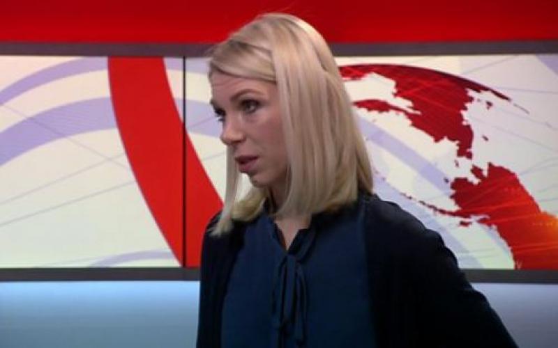 “Λύγισε” δημοσιογράφος του BBC – Είδε live το βομβαρδισμένο της σπίτι στο Κίεβο (vid)
