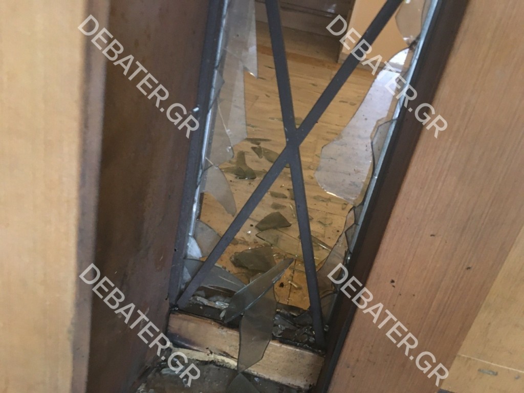 Έκρηξη με κροτίδες σε πολυκατοικία στο Παγκράτι – Μένουν αστυνομικοί (pics)