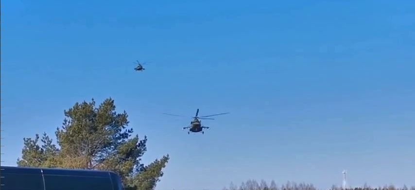 Με ελικόπτερα έφτασε η ουκρανική αποστολή στη Λευκορωσία – “Άμεση εκεχειρία” ζητά το Κίεβο (vid)